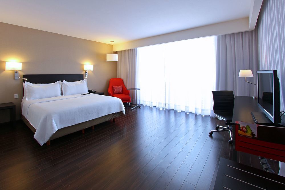 Fiesta Inn Silao Puerto Interior Exterior foto